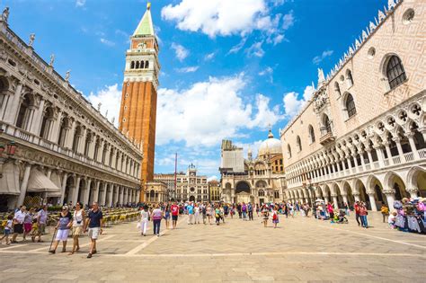 designer shops in venice italy.